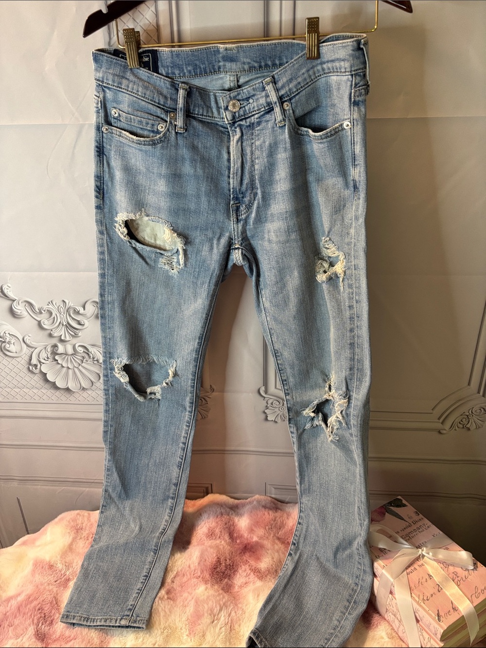 Abercrombie & Fitch Men's Felix Light Blue Distressed Jeans, Size 30 W x 32 L